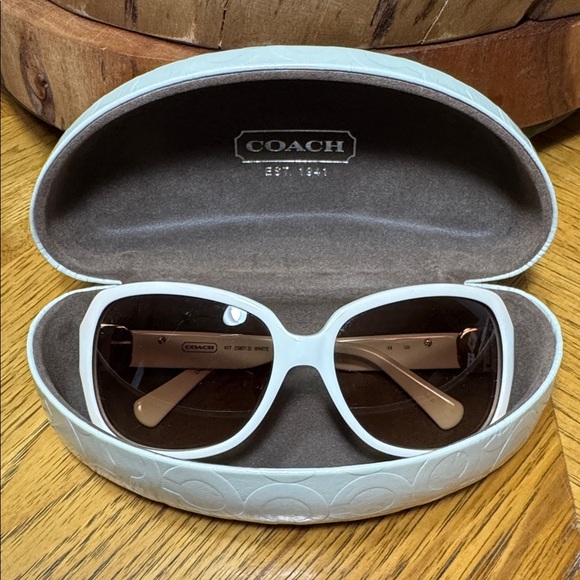 COACH KIT WHITE SUNGLASSES WITH OP ART HARD SHELL CASE - Picture 14 of 14
